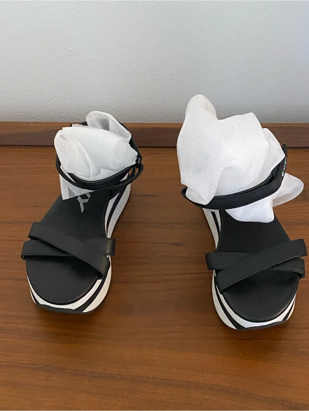 DKNY Black & White Leather Platform Sandals Ankle Strap